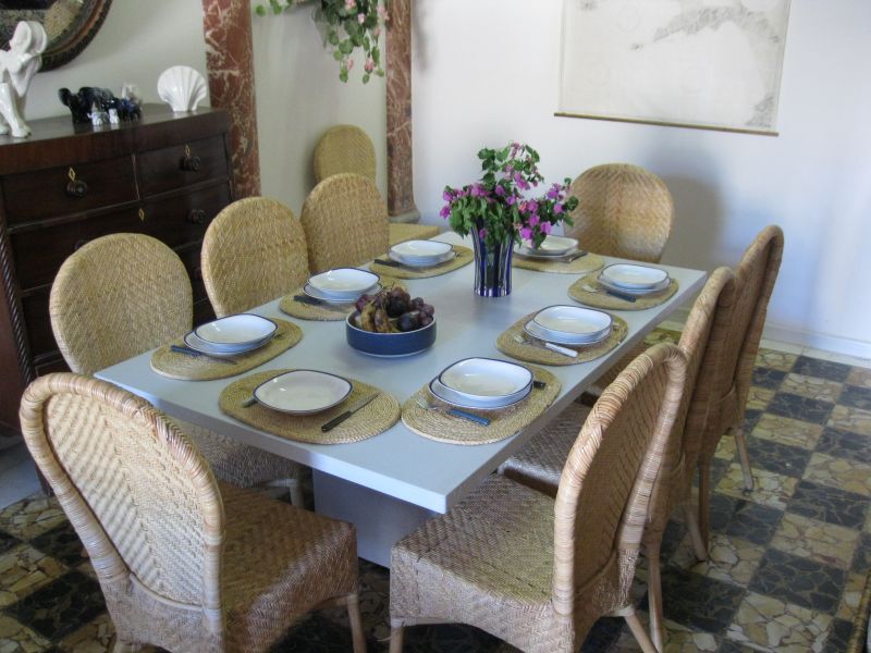 Dining 013.jpg